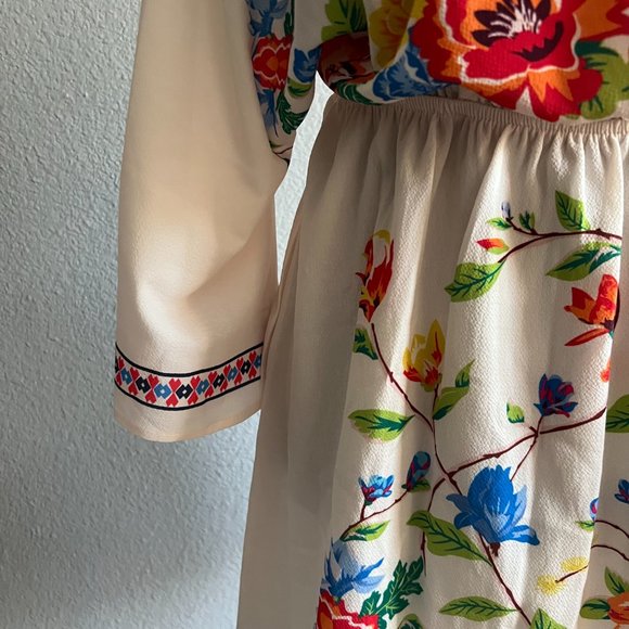 NWT HAYUDIER BOHEMIAN FLORAL V-NECK WRAP DRESS - Picture 5 of 8